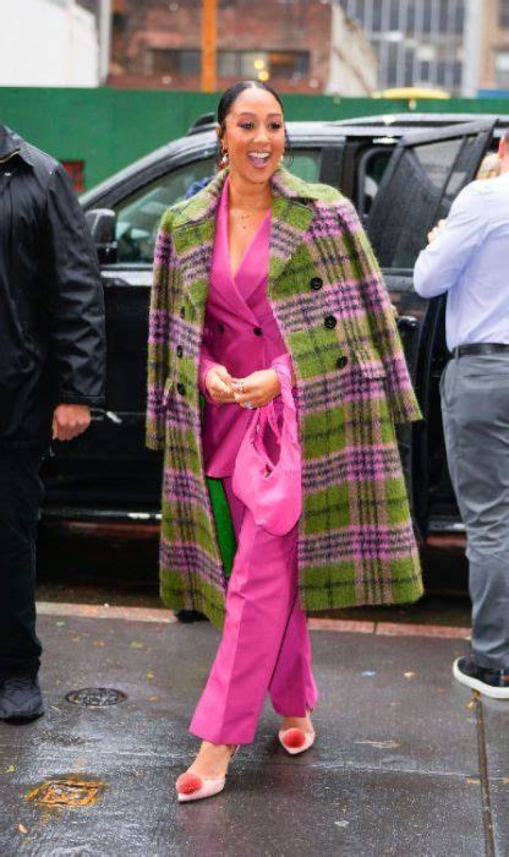 Tamera mowry pink bag today show