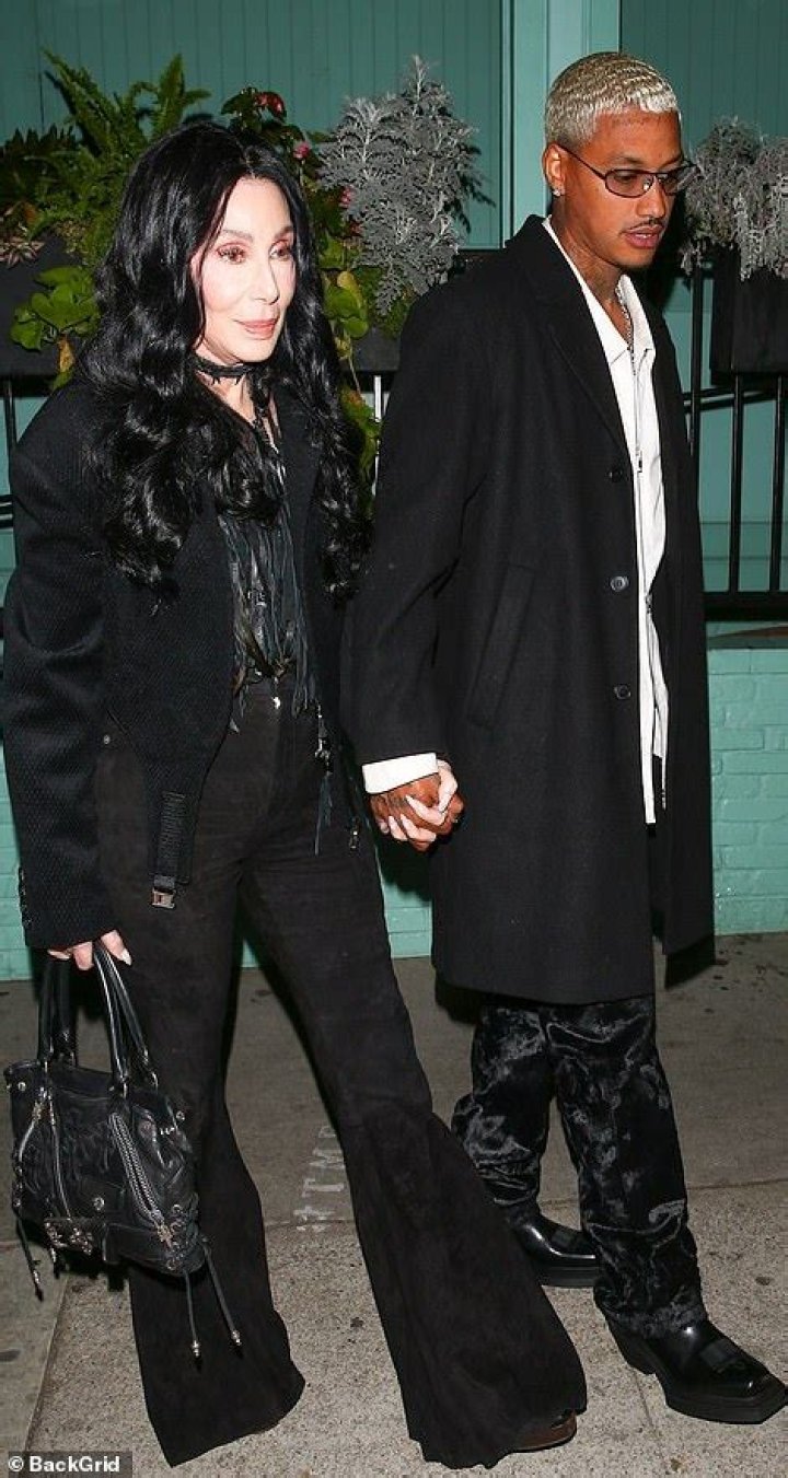 Trendy: She further accessorized with a trendy chainlink metal purse