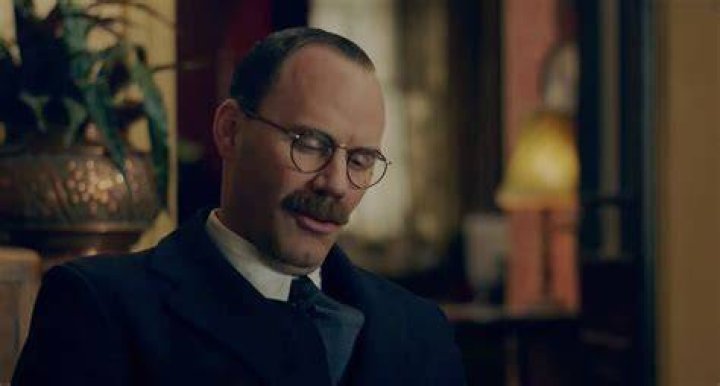Will Thorp as Gerald Hammond and Anna Madeley as Mrs Hall in All Creatures Great and Small 