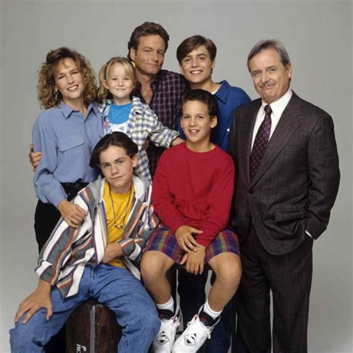 William Daniels and the cast of "Boy Meets World," 2000 | Source: Getty Images